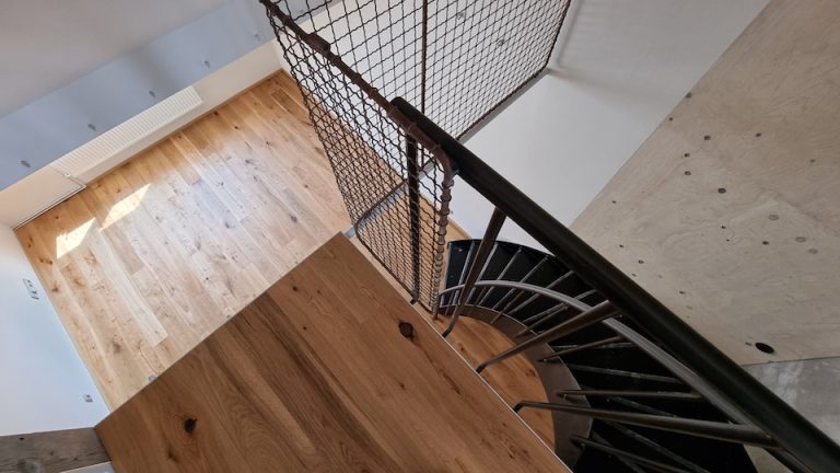 Dřevěná podlaha Exclusive floors Dub přírodní rustik s voděodolnou ochranou. Dřevěné podlahy máme skladem. Akční ceny… –…