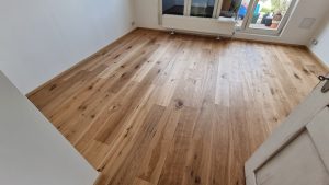 Dřevěná podlaha Exclusive floors Dub přírodní rustik s voděodolnou ochranou. Dřevěné podlahy máme skladem. Akční ceny… –…