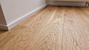 Realizace dřevěné podlahy Exclusive floors Dub přírodní olej. Podlahy máme skladem. – fotka 5 z realizace Exclusive Floors