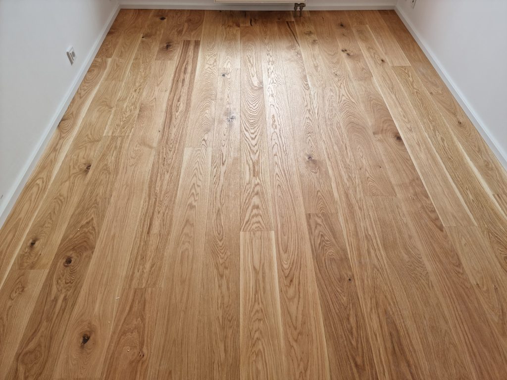 Realizace dřevěné podlahy Exclusive floors Dub přírodní olej. Podlahy máme skladem. – realizace podlahy Exclusive Floors