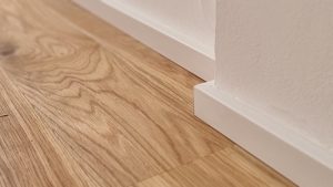 Realizace dřevěné podlahy Exclusive floors Dub přírodní olej. Podlahy máme skladem. – fotka 4 z realizace Exclusive Floors