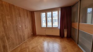 Dřevěné obložení stěny podlahou Exclusive floors dub přírodní. – fotka 2 z realizace Exclusive Floors