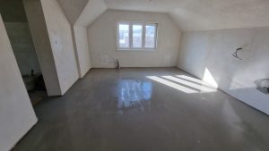 Provádíme vyrovnání dřevěných podlah nivelační stěrkou. Více informací najdete na našem webu: – fotka 4 z realizace…